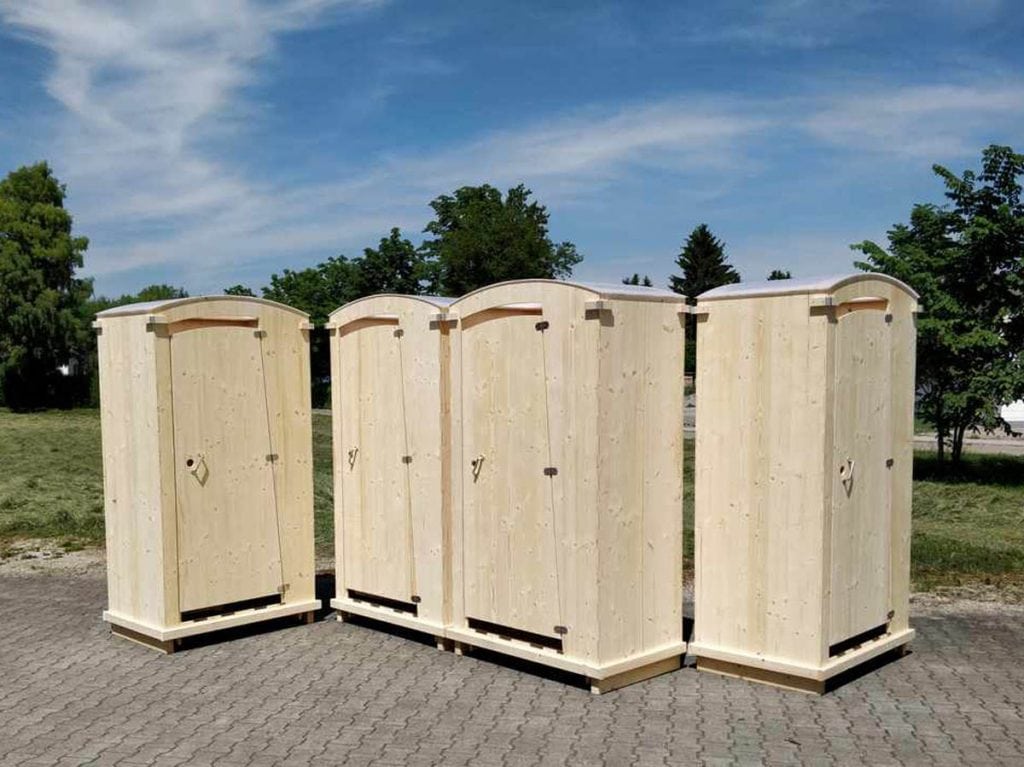 5 Komposttoiletten aufgebaut, Biolokus